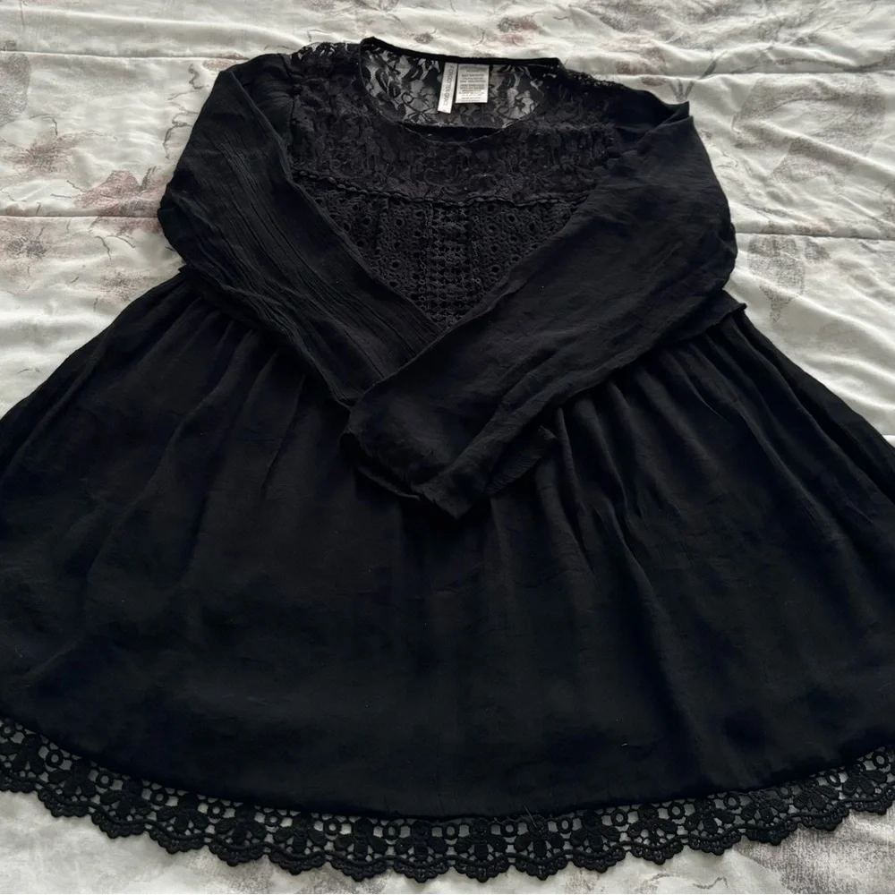 Forgotten Grace black lace crochet long sleeve blouse tunic, size S bohemian